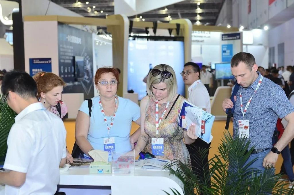 總理帶頭喝“下水道水”,新加坡為何被逼至如此?- 總理帶頭喝“下水道水”,新加坡為何被逼至如此?-